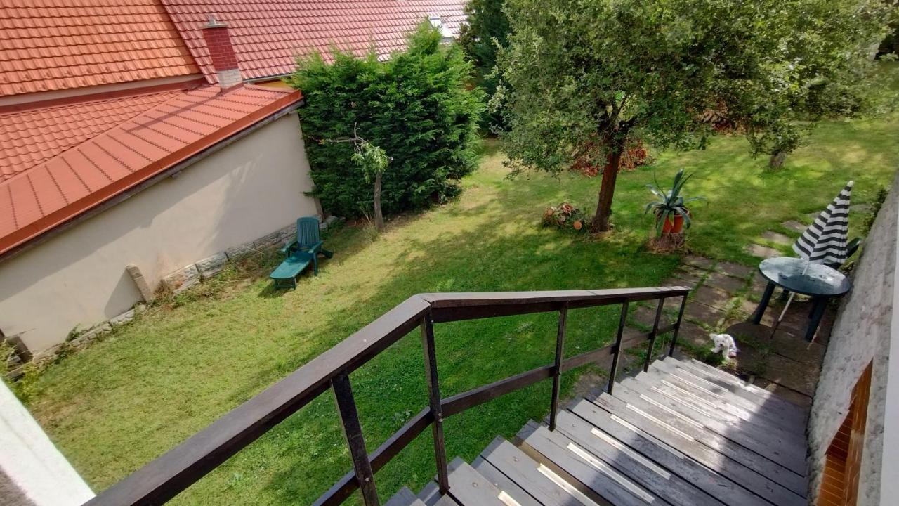 דירה Zbraslav Old Garden פראג